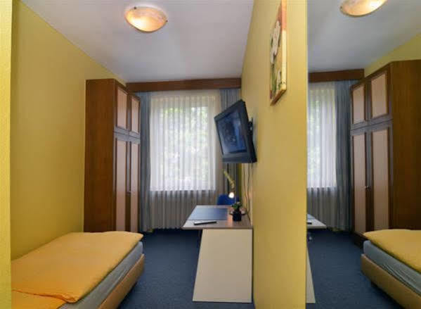 אאכן Hotel Stadtnah מראה חיצוני תמונה