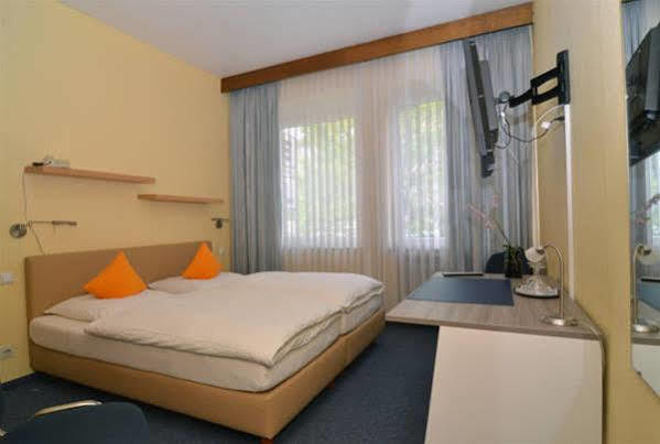 אאכן Hotel Stadtnah מראה חיצוני תמונה